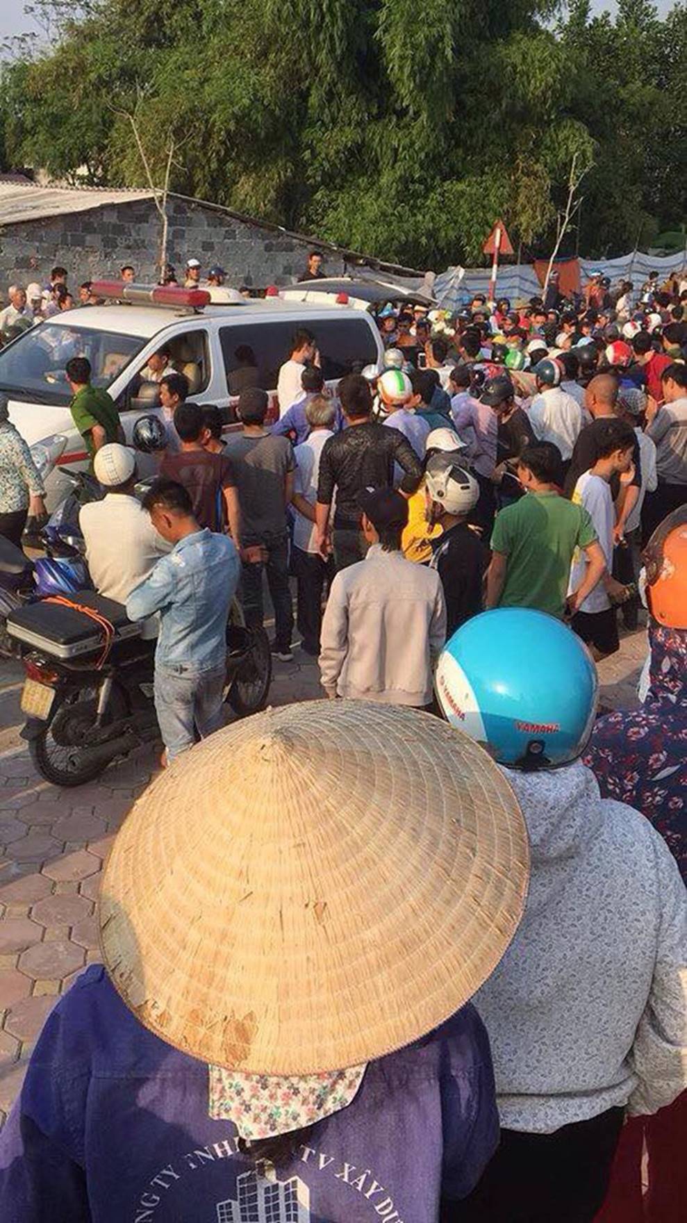 Gia cảnh éo le của nữ sinh đang mang bầu nhảy cầu tự tử sau khi cãi nhau với bạn trai-2