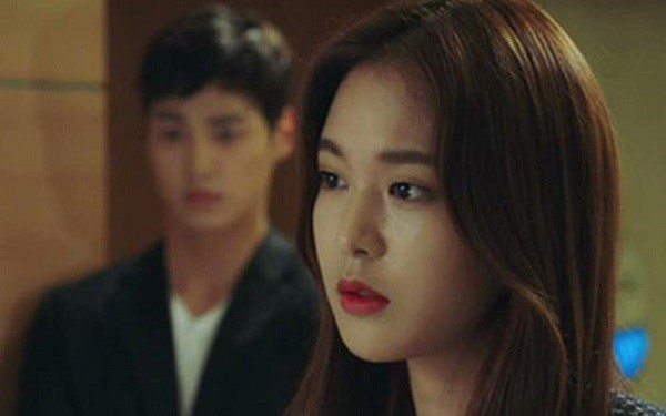 Lần vắng nhà đột xuất của vợ đã giải đáp bí mật bộ đồ lót trong túi xách mà chồng khấp khởi chờ vợ mặc-1