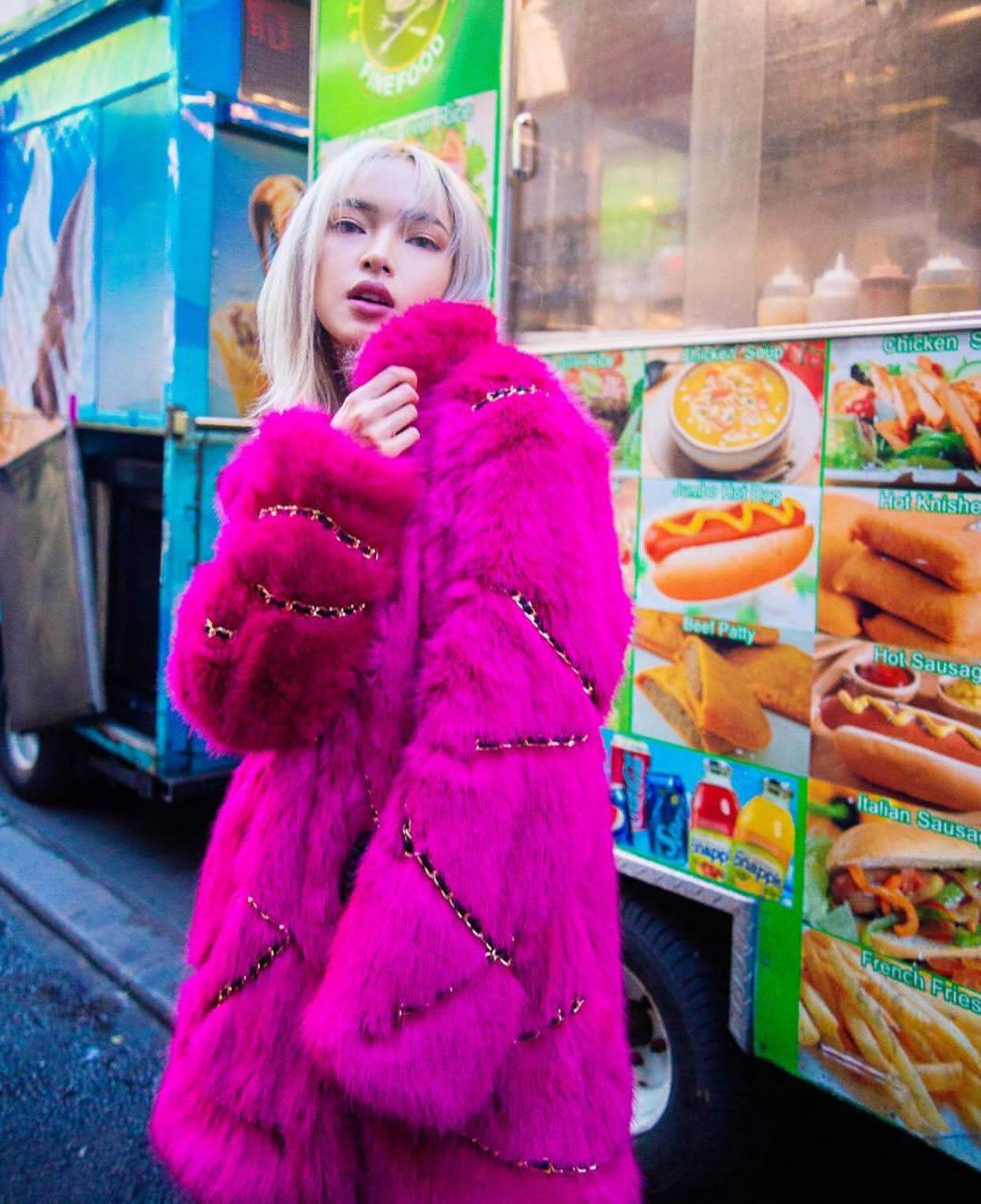 Chưa rét nhưng hàng loạt sao Việt đã chịu nóng để diện áo lông cho sang?-1