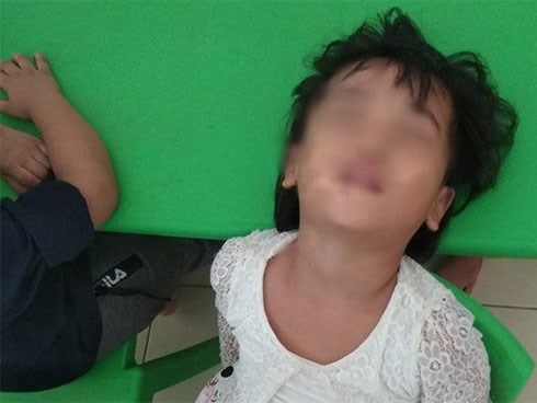 Kể chuyện bữa trưa nào cũng dọa cho học sinh phát khóc, cô giáo mầm non suýt bị mắng, mọi người nghe ngọn ngành thì lại xót xa