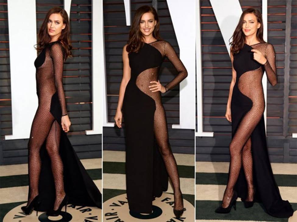 Những chiếc váy hở nửa người đầy thị phi của sao-10