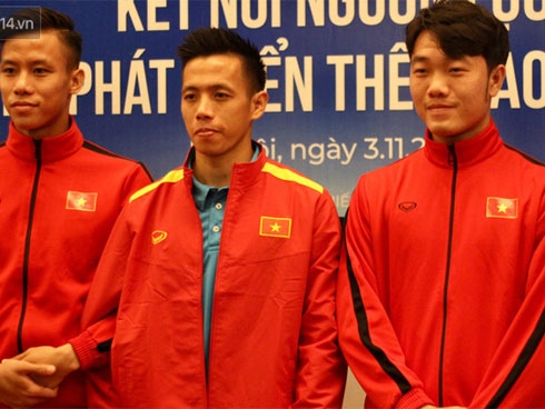 Cận cảnh quý tử của Văn Quyết có thần thái sang chảnh-11