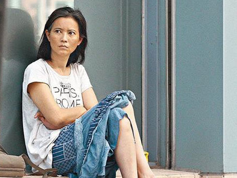 Chị gái Lam Khiết Anh khóc ngất, phải có người dìu đi, anh trai tiều tụy sau khi nhận thi thể em gái-8