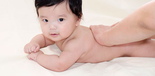 Bé 3 tháng tuổi chết sau khi massage, cảnh báo những trường hợp không được massage cho trẻ-2