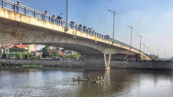 Vụ nữ sinh mang bầu nhảy cầu tự tử sau khi cãi vã với bạn trai: Nạn nhân mắc bệnh về não-2