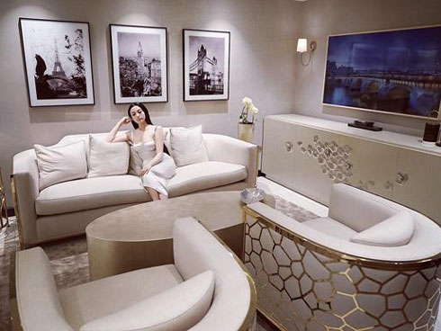 Huyền Baby mặc đồ sexy chúc mọi người ngủ ngon, nhưng những thứ sau lưng cô đã khiến hội chị em mất ngủ-10