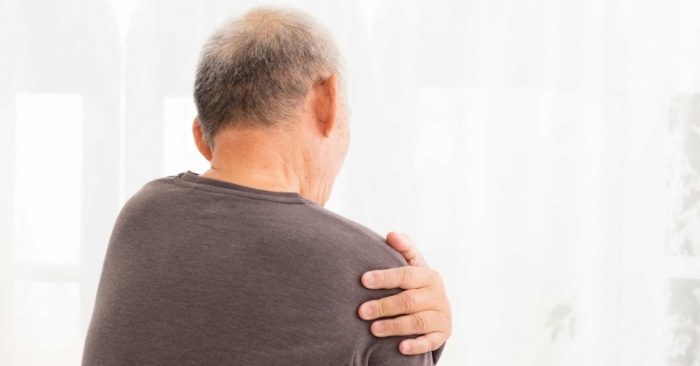 Người đàn ông bị nhức vai, đi khám sốc vì ung thư phổi giai đoạn cuối-1