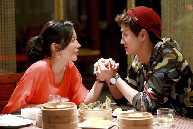 Điếng người khi chứng kiến osin trẻ ngây thơ dạy chồng mình kỹ năng giường chiếu-1