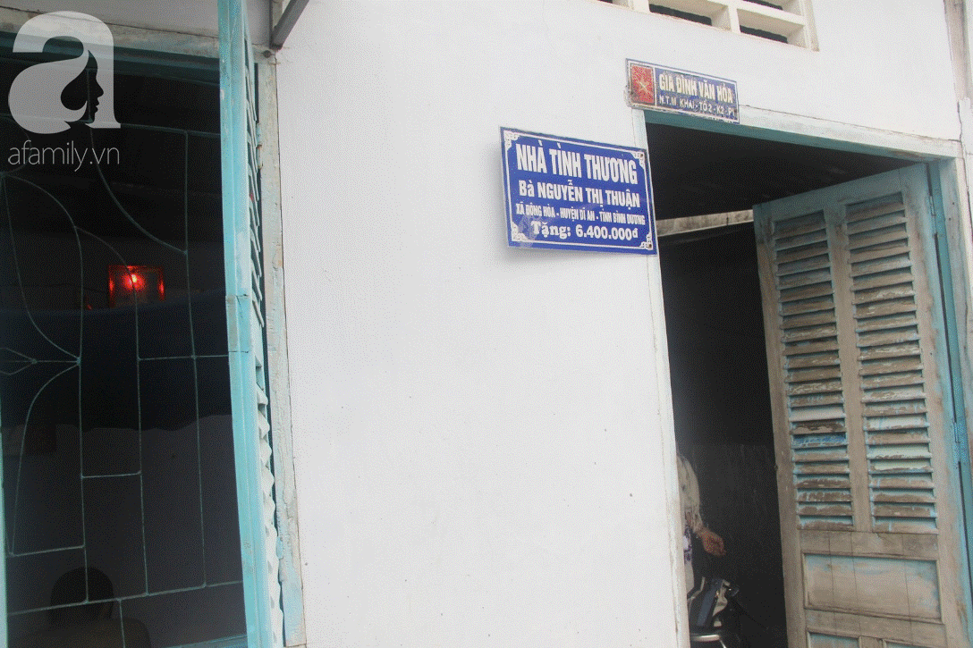 Người mẹ già nuôi 2 con tâm thần cùng chồng mù bật khóc: Tụi nhỏ được ăn cá thịt, nó mừng lắm-11