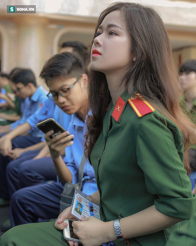 Cô gái mặc quân phục gây sốt MXH: Tôi luôn kiên trì với mọi thứ đã chọn!-1