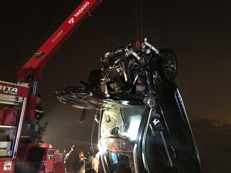 Cô gái cầm lái chiếc Mercedes lao xuống sông Hồng là sinh viên vừa tốt nghiệp đại học-2