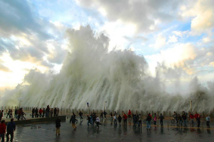 20 bức hình bắt trúng khoảnh khắc trùng hợp: từ xuất thần đến những sự cố muối mặt-12