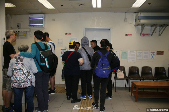 Chị gái Lam Khiết Anh khóc ngất, phải có người dìu đi, anh trai tiều tụy sau khi nhận thi thể em gái-3