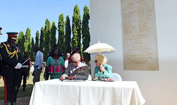 Người hâm mộ lên tiếng về khoảnh khắc kém duyên của bà Camilla khi ở bên cạnh chồng, thua kém so với con dâu Meghan-1