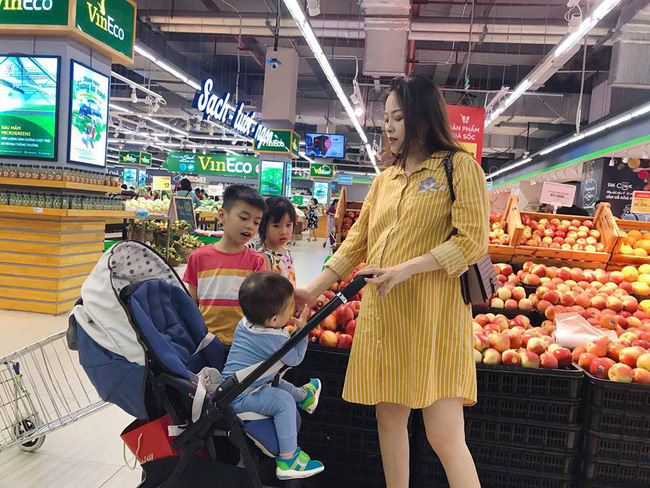 Hằng Túi đăng ảnh cô gái xinh đẹp nuột nà cùng đàn con, quay 360 độ nhìn thấy mặt, chị em cười té ghế-3