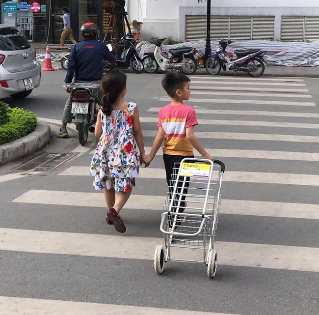 Hằng Túi đăng ảnh cô gái xinh đẹp nuột nà cùng đàn con, quay 360 độ nhìn thấy mặt, chị em cười té ghế-5