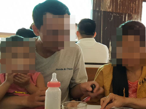 Mẹ bé gái 18 tháng tuổi nghi bị cô giáo tạt nước sôi gây phỏng chân: Đêm nào con bé cũng giật mình khóc ngất-9