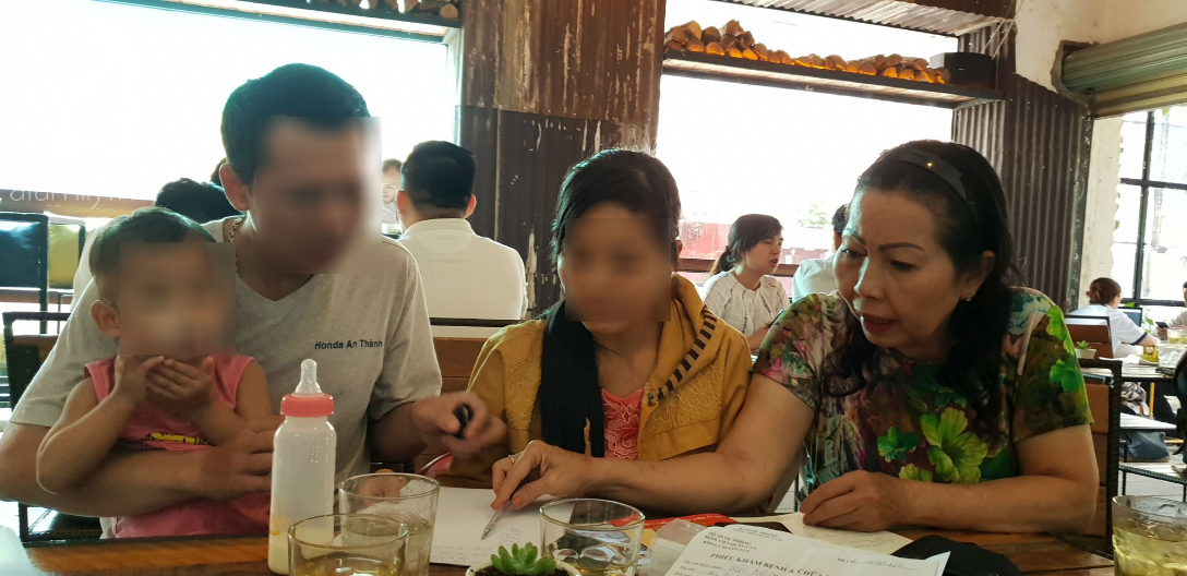 Mẹ bé gái 18 tháng tuổi nghi bị cô giáo tạt nước sôi gây phỏng chân: Đêm nào con bé cũng giật mình khóc ngất-8