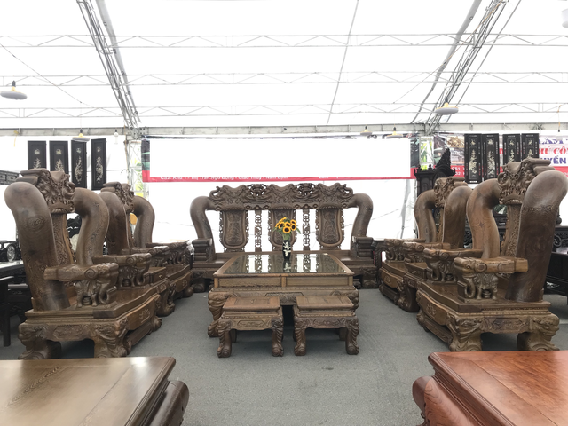 Bộ bàn ghế quốc voi bậc nhất Việt Nam: Làm mất 2 năm, giá 3 tỷ đồng-1