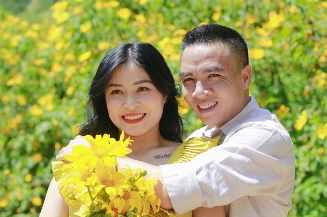 MC Hoàng Linh lại diễn cảnh tình cảm bên bạn trai giữa cánh đồng hoa Đà Lạt-2