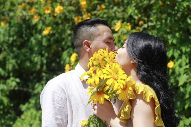 MC Hoàng Linh lại diễn cảnh tình cảm bên bạn trai giữa cánh đồng hoa Đà Lạt-3