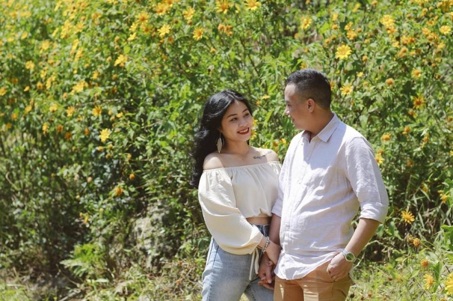 MC Hoàng Linh lại diễn cảnh tình cảm bên bạn trai giữa cánh đồng hoa Đà Lạt-5