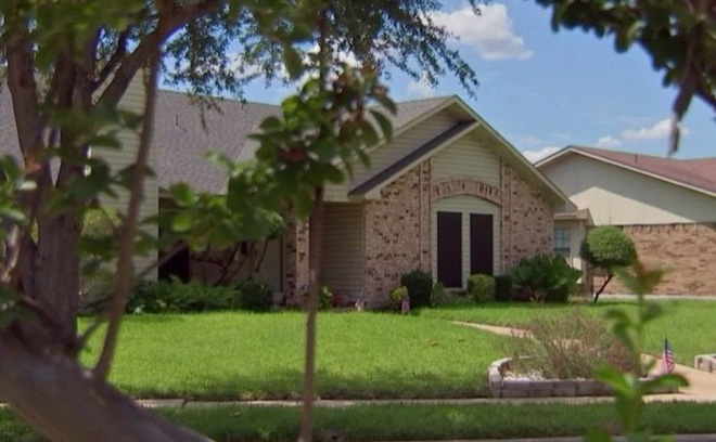 Không an tâm khi gửi con 6 tháng tuổi, bố gắn camera vào ghế ngồi, phát hiện điều đau lòng-1