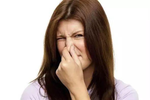 Cô gái bốc mùi tanh như cá”, chẳng dám gần ai vì bệnh khó nói của chị em-2