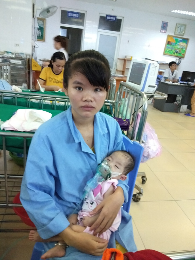 Ánh mắt cầu cứu của bé gái 8 tháng tuổi sống phụ thuộc vào máy thở, chưa một lần được bú sữa mẹ-4