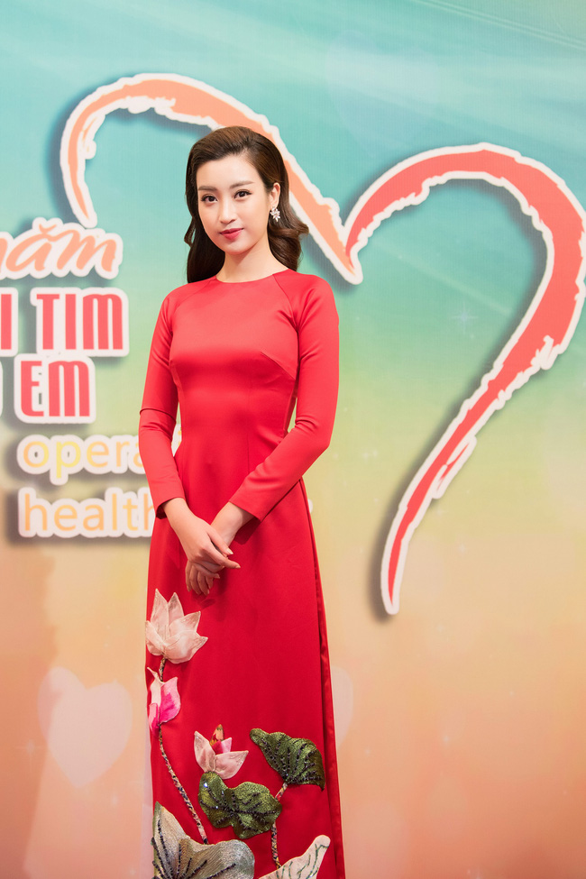 Hoa hậu Đỗ Mỹ Linh ngày càng mảnh mai khó tin, diện áo dài đỏ rực khi làm đại sứ-2