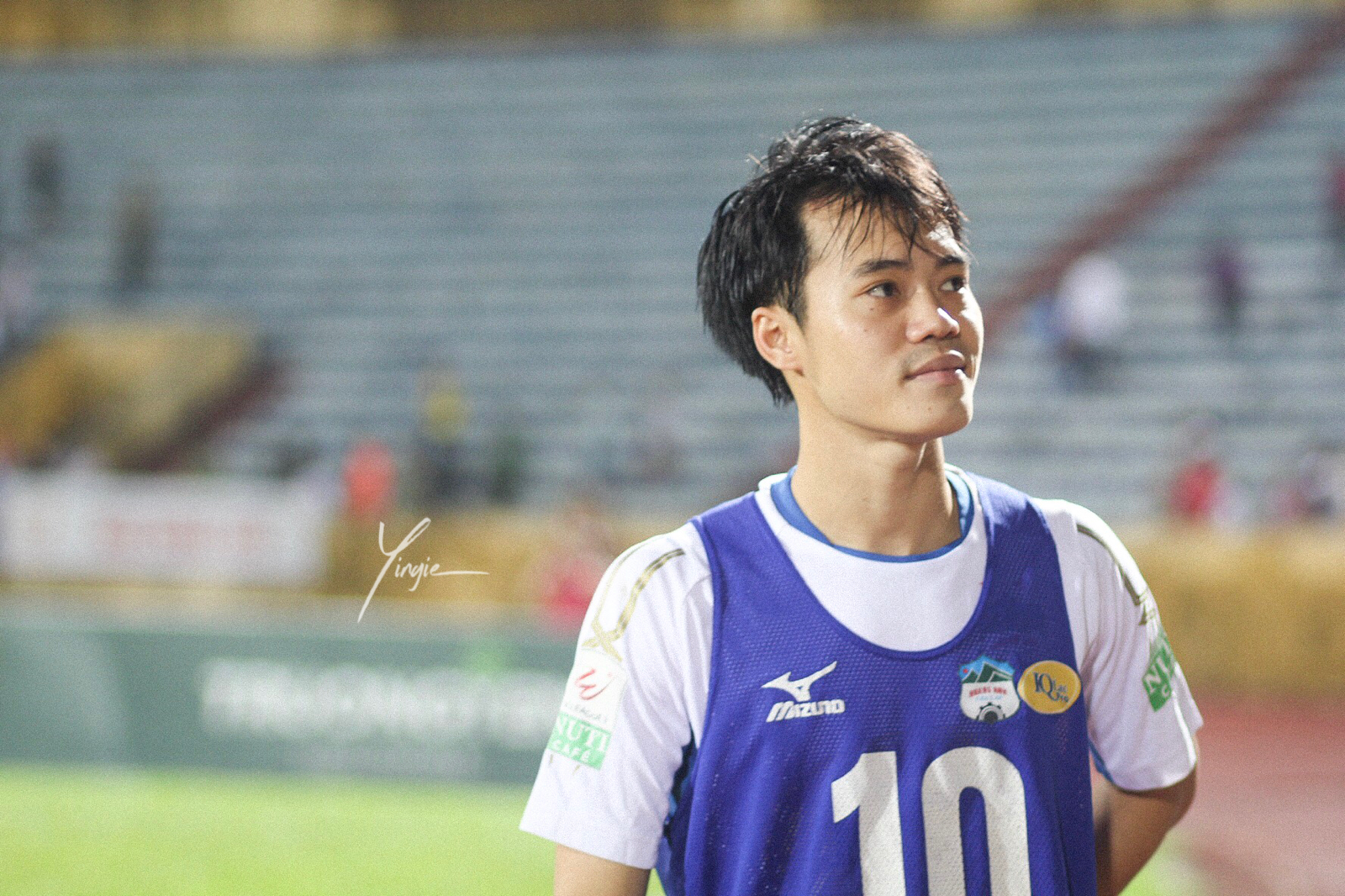 Hội fan girl chụp ảnh cầu thủ: Thần tượng Kpop có các master-nim, cớ sao idol quốc dân” của chúng mình lại không!-8