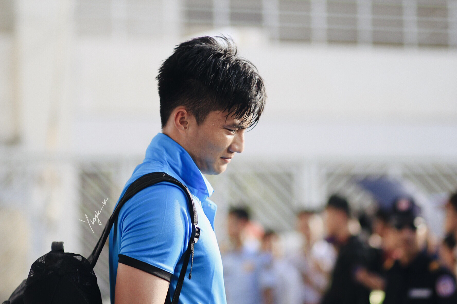 Hội fan girl chụp ảnh cầu thủ: Thần tượng Kpop có các master-nim, cớ sao idol quốc dân” của chúng mình lại không!-9