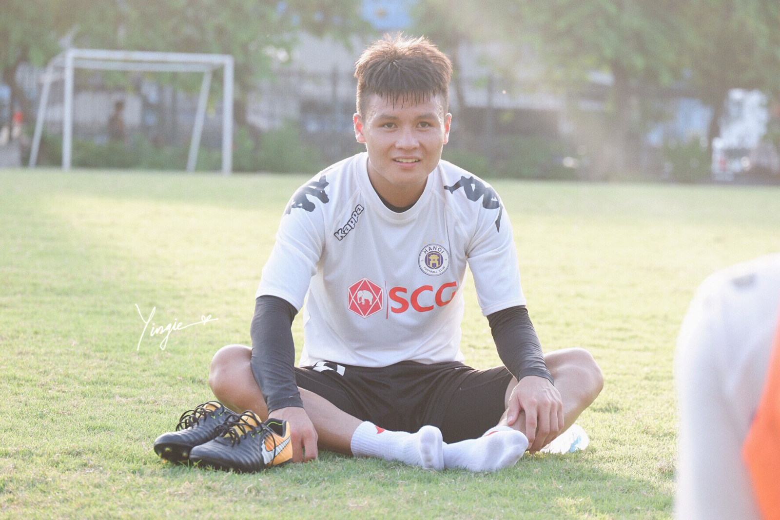 Hội fan girl chụp ảnh cầu thủ: Thần tượng Kpop có các master-nim, cớ sao idol quốc dân” của chúng mình lại không!-10