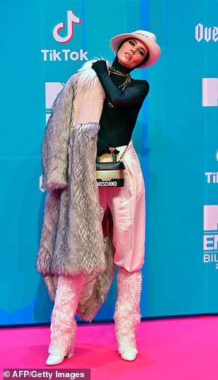 Những bộ trang phục thừa lồng lộn nhưng thảm họa nhất tại lễ trao giải MTV EMA 2018-7