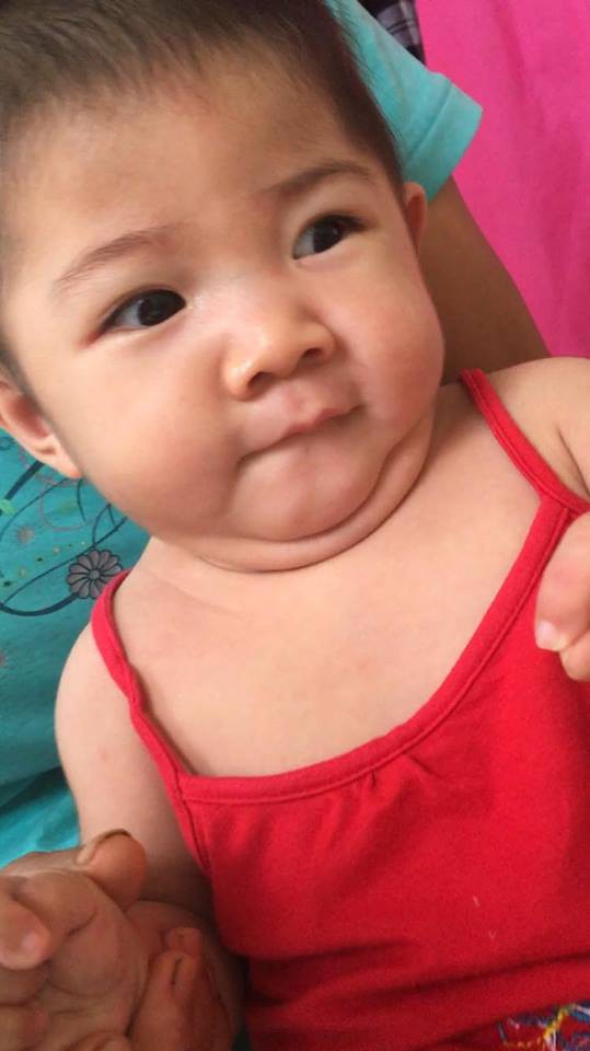 Hình ảnh mới nhất của em bé Lào Cai sau 2 năm về với mẹ nuôi: Cao lớn bụ bẫm, nói cười nhiều hơn-14