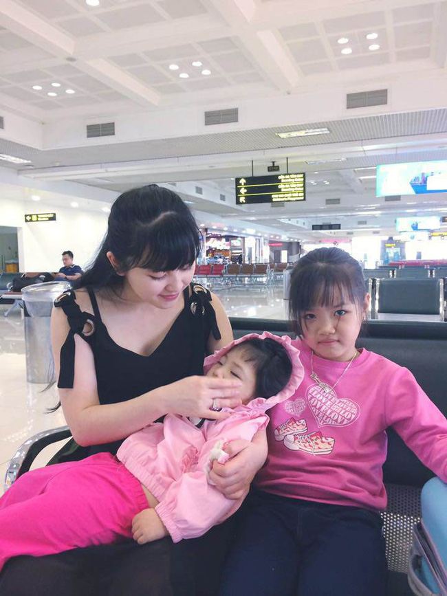 Hình ảnh mới nhất của em bé Lào Cai sau 2 năm về với mẹ nuôi: Cao lớn bụ bẫm, nói cười nhiều hơn-8