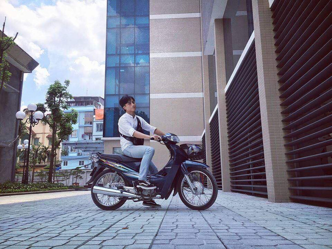 Nhóm nam sinh mặc áo dài, giả gái chụp kỷ yếu bị dân mạng chê nữ tính nhưng biết thân thế thật ai cũng thích thú-17