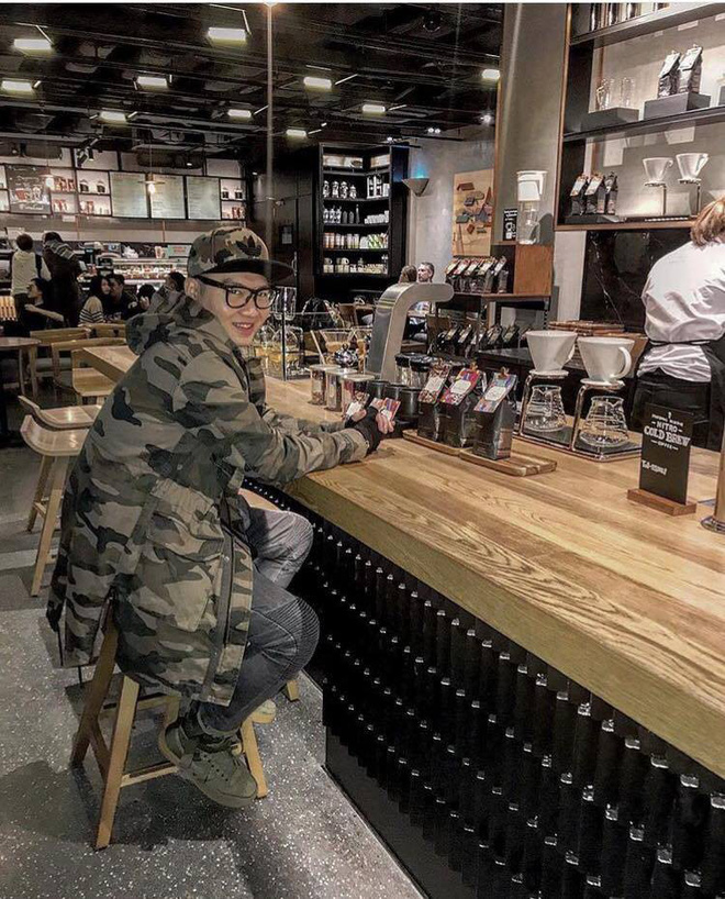 Nhóm nam sinh mặc áo dài, giả gái chụp kỷ yếu bị dân mạng chê nữ tính nhưng biết thân thế thật ai cũng thích thú-9