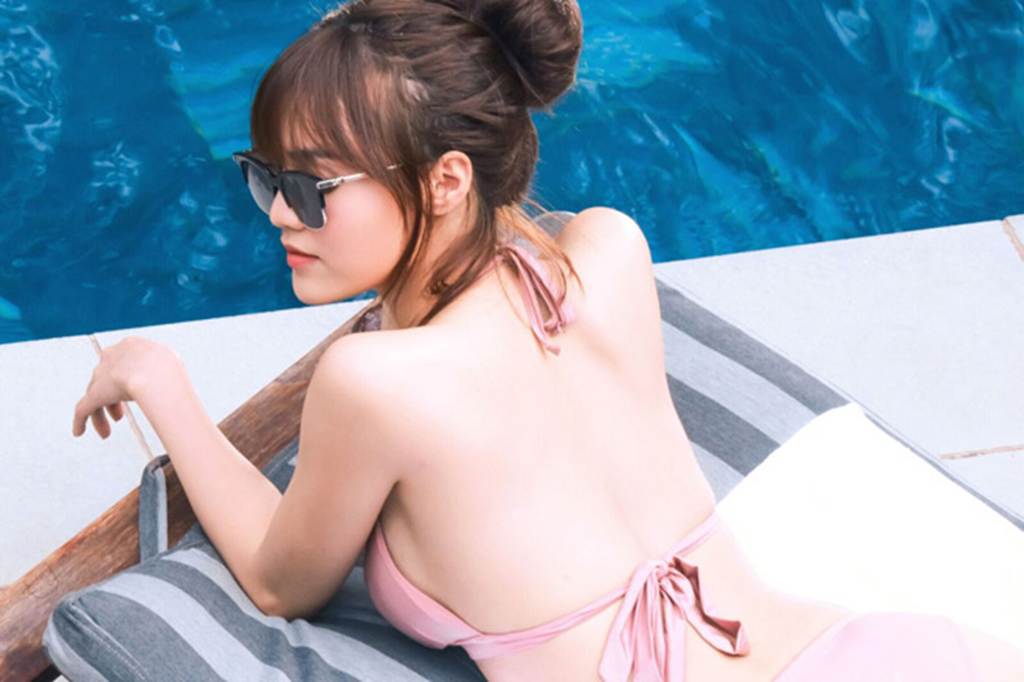 Ninh Dương Lan Ngọc nóng bỏng với bikini bên bể bơi-1