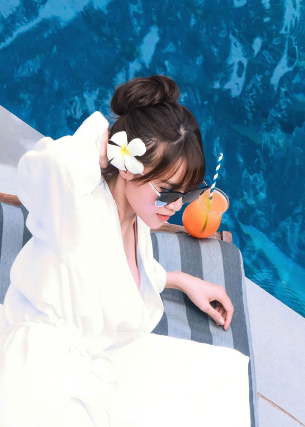Ninh Dương Lan Ngọc nóng bỏng với bikini bên bể bơi-5