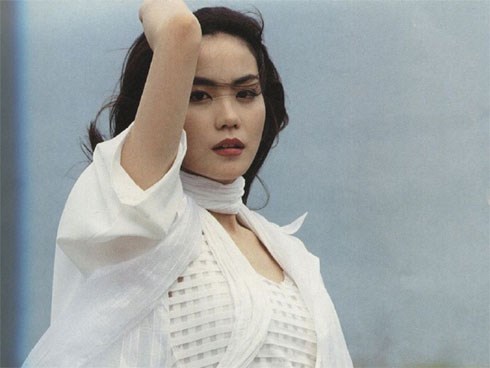 Nhìn ảnh cũ của Vương Phi đủ hiểu tại sao Tạ Đình Phong mê mẩn người tình già đến thế