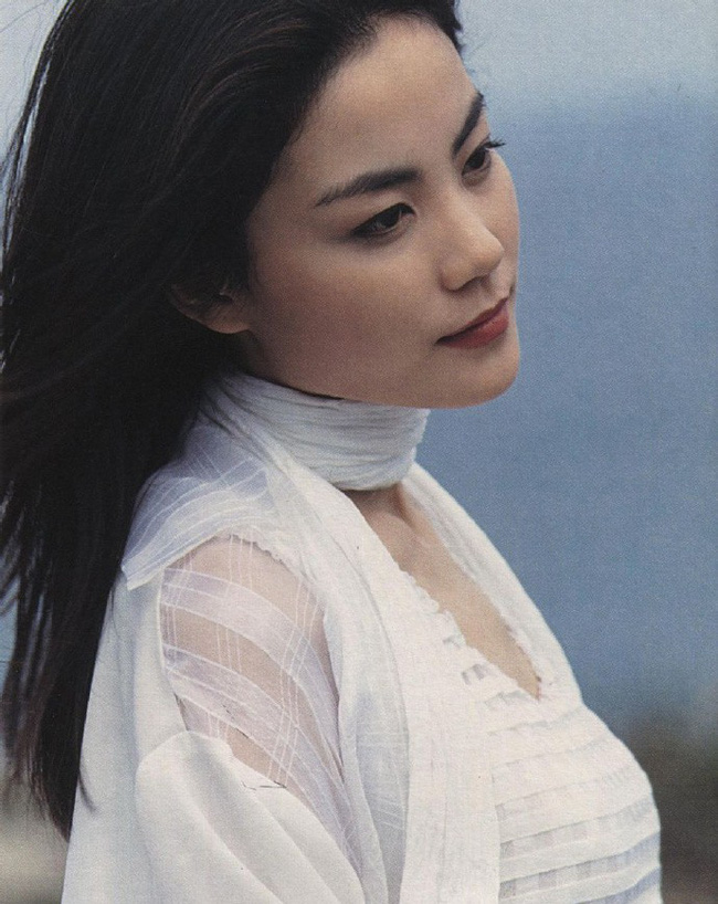 Nhìn ảnh cũ của Vương Phi đủ hiểu tại sao Tạ Đình Phong mê mẩn người tình già đến thế-5