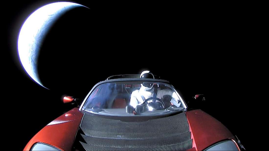 Còn nhớ chiếc xe mùi trần mà Elon Musk đã gửi vào vũ trụ chứ - Giờ nó đâu rồi nhỉ?-1