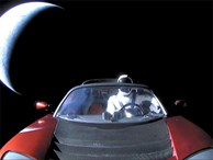 Còn nhớ chiếc xe mùi trần mà Elon Musk đã gửi vào vũ trụ chứ - Giờ nó đâu rồi nhỉ?