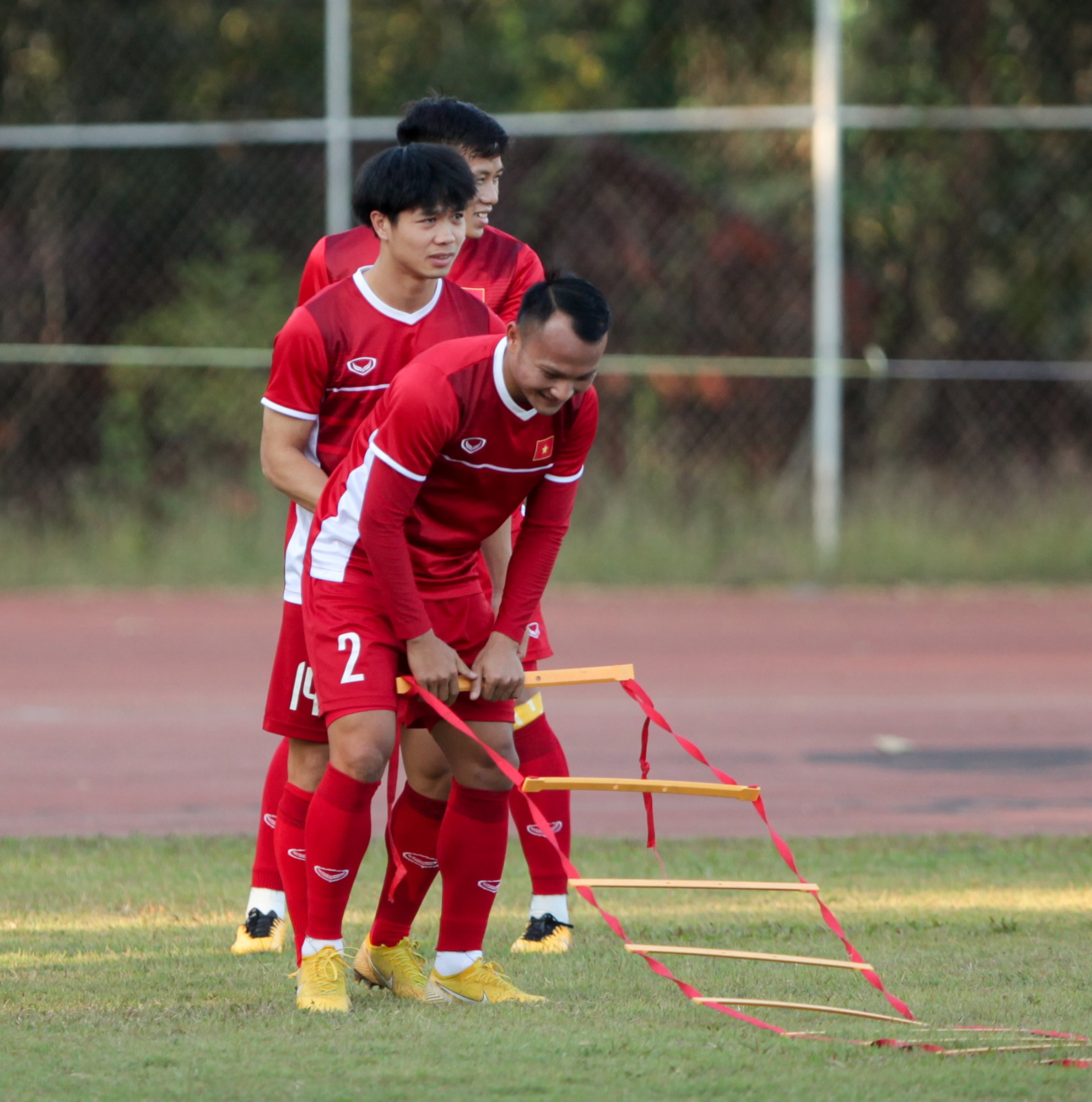 Tuyển Việt Nam nhờ dùng loa mời CĐV rời sân để tập kín chuẩn bị cho AFF Cup 2018-7