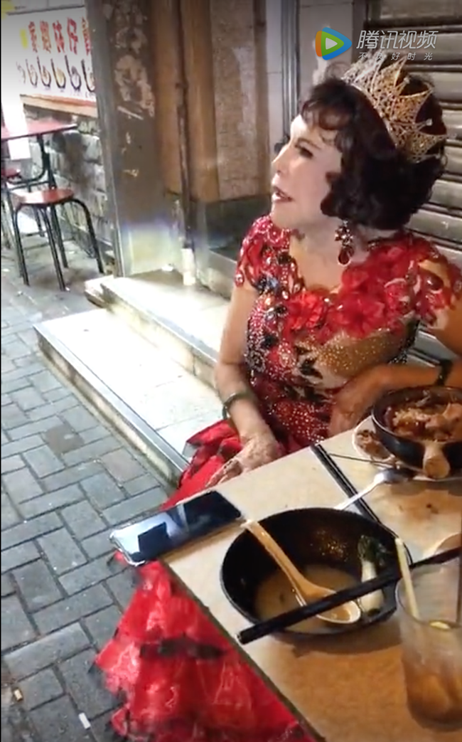 Thảm họa thẩm mỹ Hong Kong: Cả đời được đại gia bao nuôi, U90 sống nghèo khó, ăn vỉa hè-2