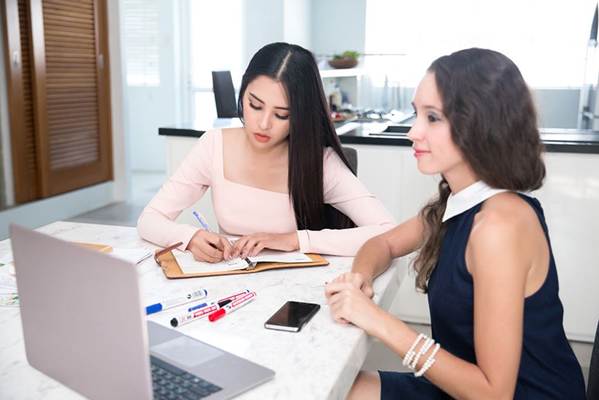 Tiểu Vy tích cực học tiếng Anh chuẩn bị lên đường dự thi Miss World-1