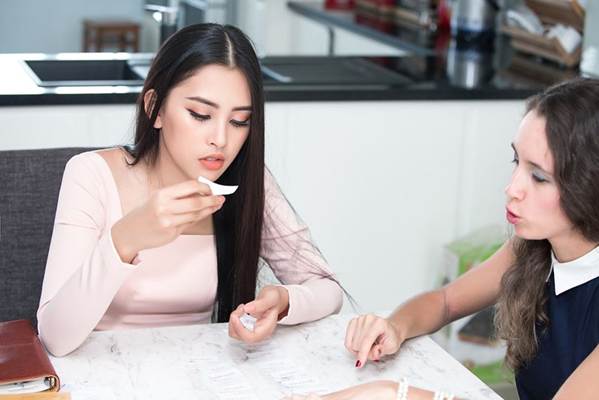 Tiểu Vy tích cực học tiếng Anh chuẩn bị lên đường dự thi Miss World-7