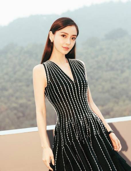 Gái một con” Angelababy khoe vẻ đẹp búp bê-4