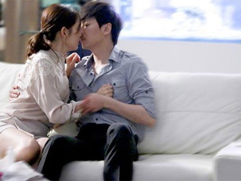 Trót yêu say đắm, tôi chết điếng khi vô tình phát hiện người yêu đã có chồng